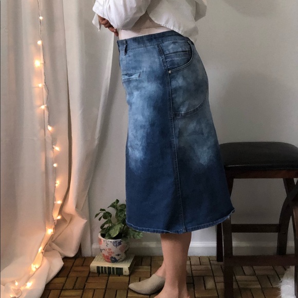 ❌SOLD❌ Pilcro Distressed Denim Midi Skirt size 10 - Picture 4 of 8